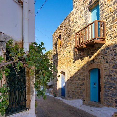 Lilas Traditional Maisonette Элунда Экстерьер фото