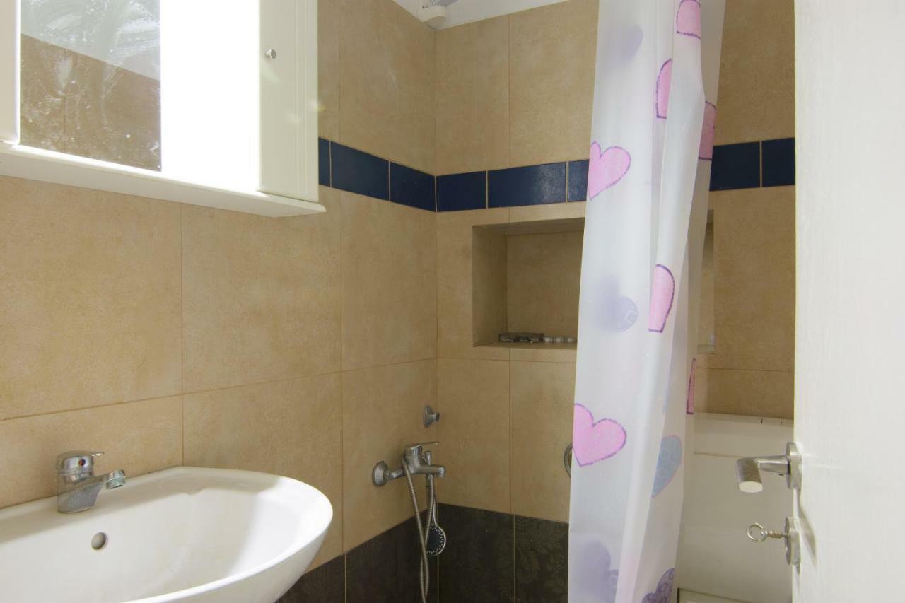 Lilas Traditional Maisonette Элунда Экстерьер фото