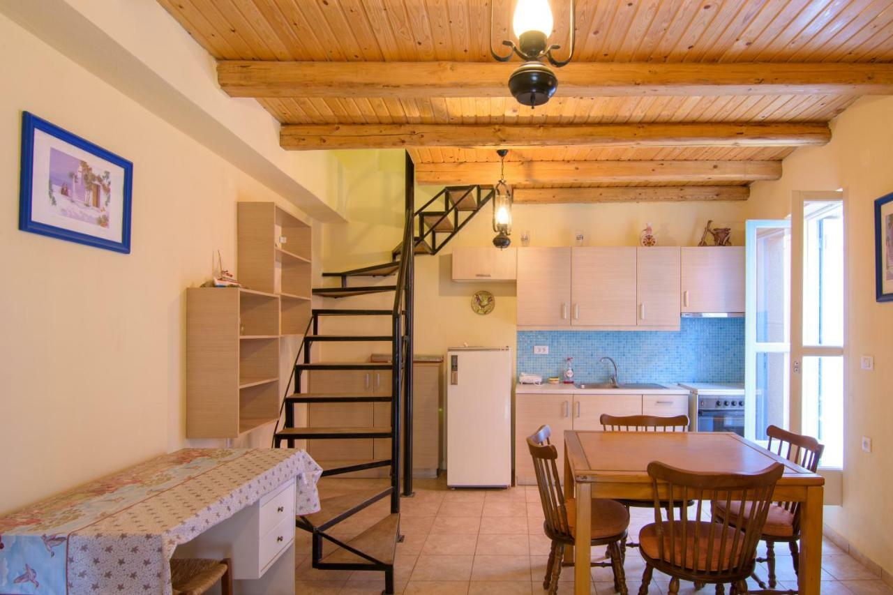 Lilas Traditional Maisonette Элунда Экстерьер фото