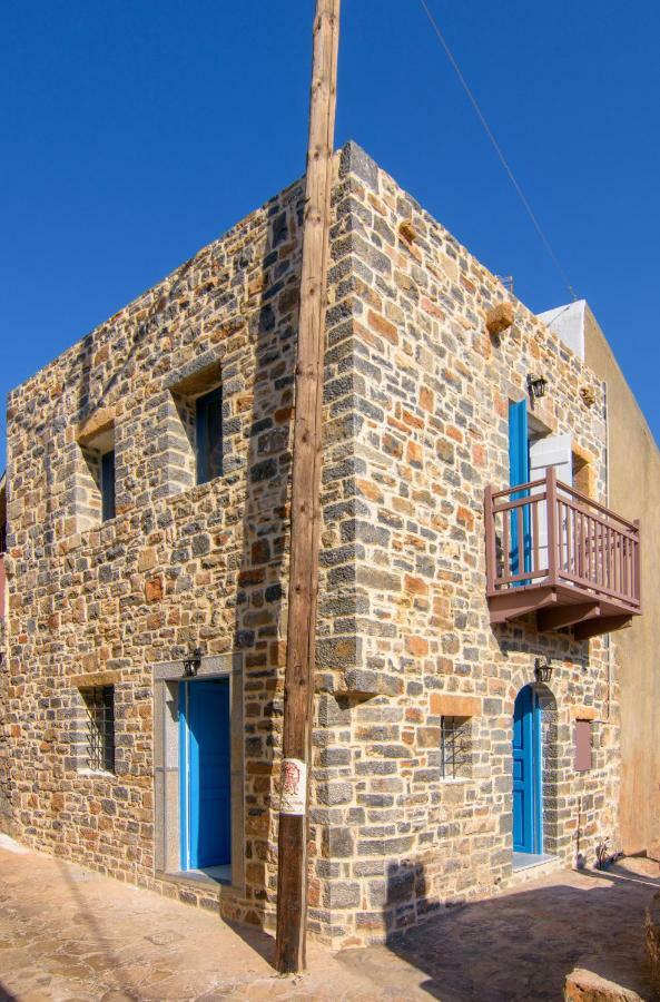 Lilas Traditional Maisonette Элунда Экстерьер фото