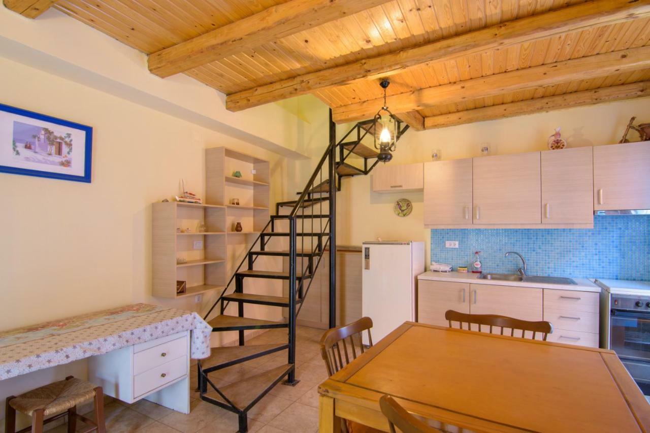 Lilas Traditional Maisonette Элунда Экстерьер фото