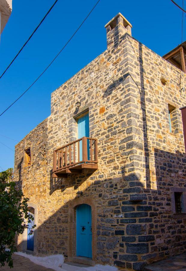 Lilas Traditional Maisonette Элунда Экстерьер фото